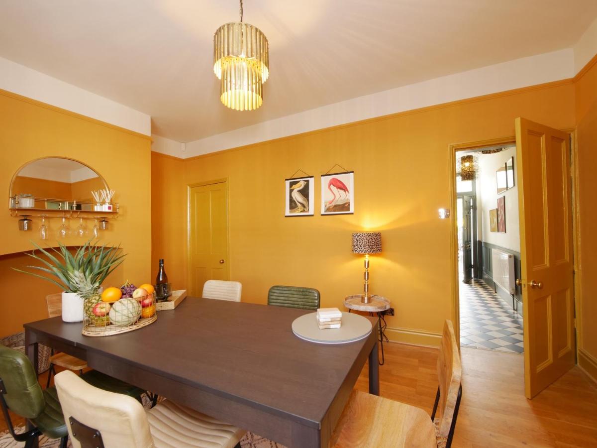 Bar Wall Cottage-City Wall Views-Sleeps 5 York Exteriör bild