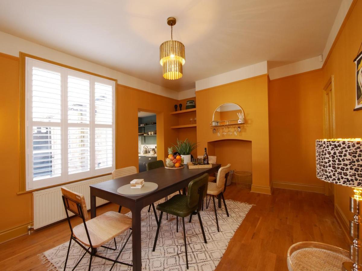 Bar Wall Cottage-City Wall Views-Sleeps 5 York Exteriör bild