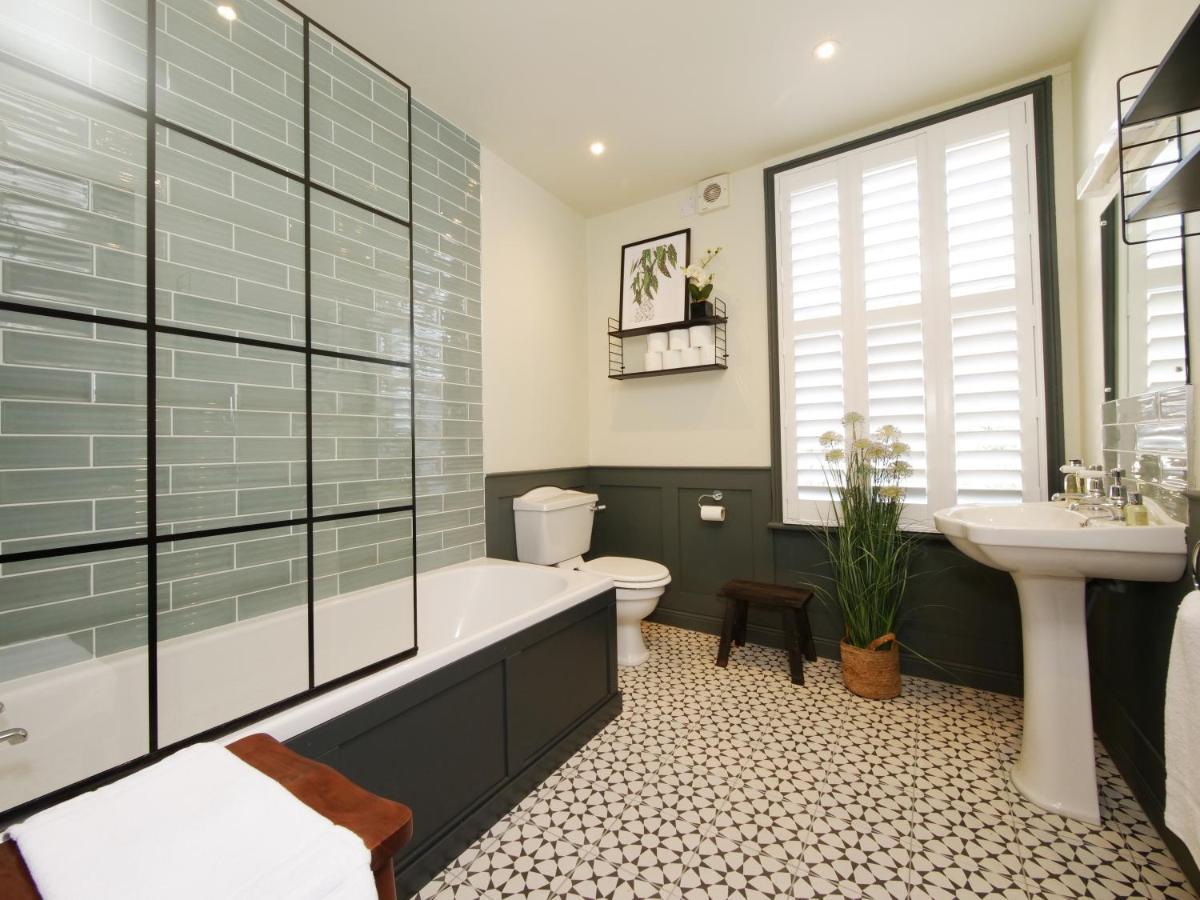 Bar Wall Cottage-City Wall Views-Sleeps 5 York Exteriör bild