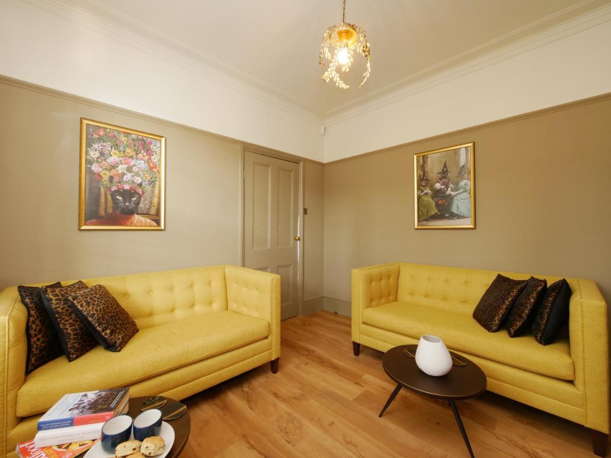 Bar Wall Cottage-City Wall Views-Sleeps 5 York Exteriör bild